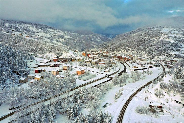 Kastamonu'nun çam ormanlarıyla çevrili Şenpazar ilçesi beyaza büründü G1