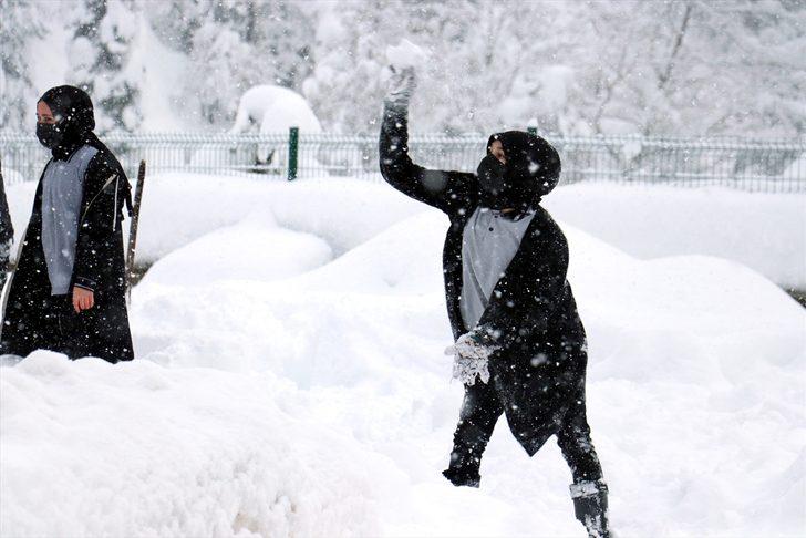 Kastamonu'nun çam ormanlarıyla çevrili Şenpazar ilçesi beyaza büründü G2