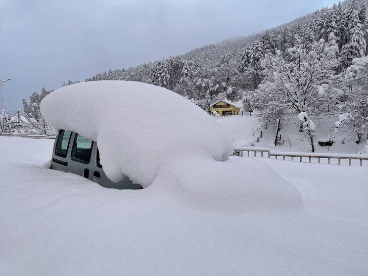 Kastamonu'nun çam ormanlarıyla çevrili Şenpazar ilçesi beyaza büründü G5