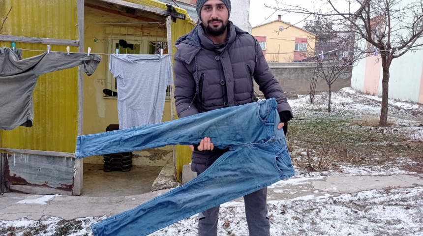 Sivas'ta hayat dondu! Kıyafetler bile kaskatı kesildi