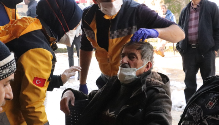 Okey oynama kavgası! Arkadaşını ıstakayla başından yaraladı