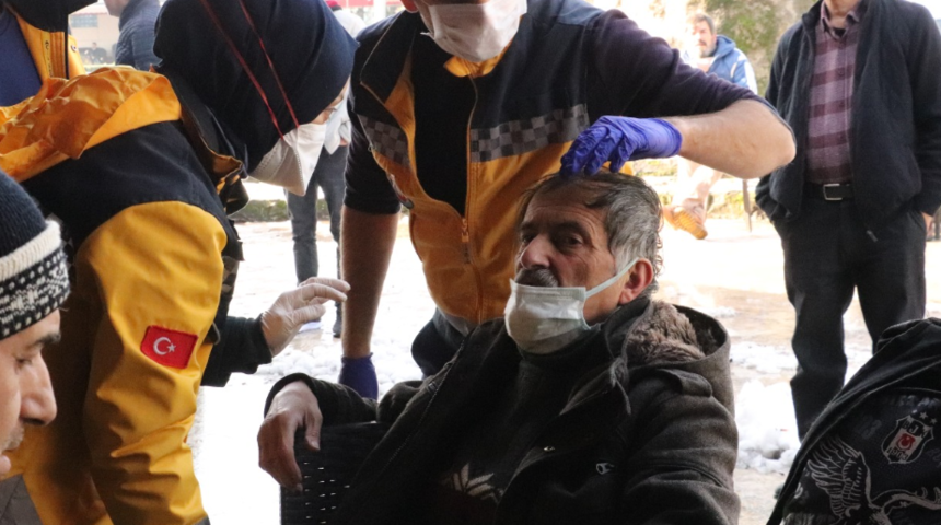 Okey oynama kavgası! Arkadaşını ıstakayla başından yaraladı