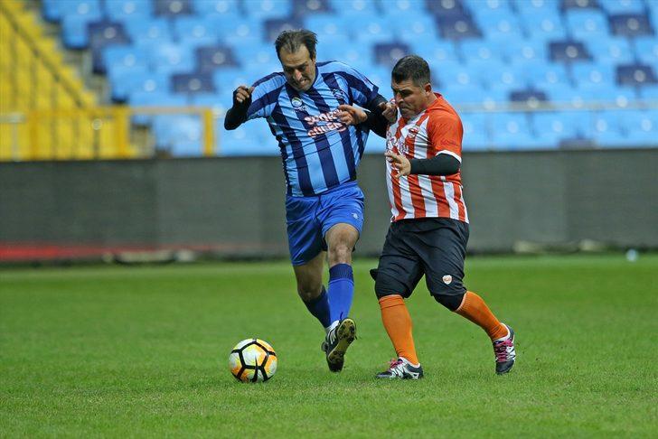 Adana Demirspor ve Adanasporlu eski oyuncular "şöhretler karması" maçında karşılaştı G5