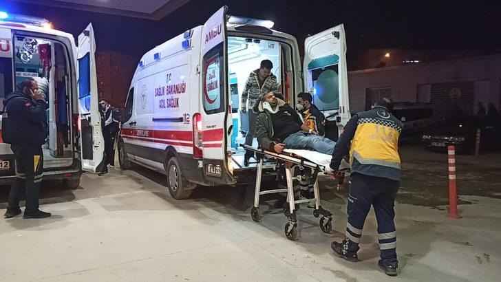 İnegöl'de otomobil, kırmızı ışıkta bekleyen araca çarptı; 6 yaralı G5