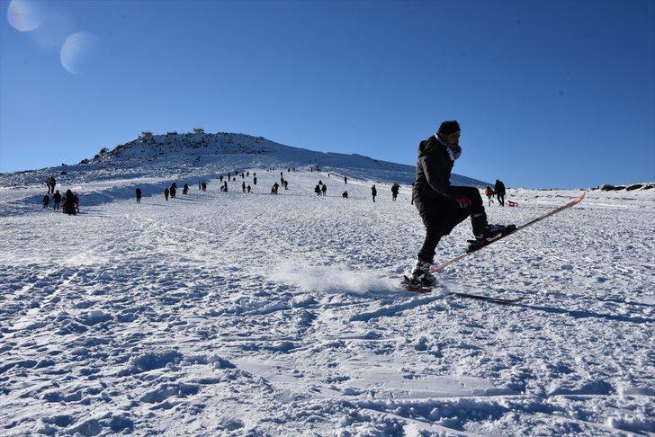 Güneydoğu'nun zirvesi Karacadağ'da kayağa yoğun ilgi G3