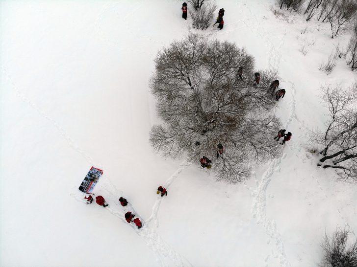 Ağrı'da yaban hayvanları için doğaya yem bırakıldı G4