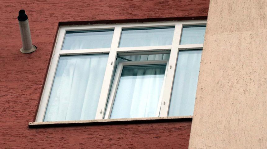 Kuzenini kurtarmak istedi! İkisi de 7. kattan düşerek hayatını kaybetti