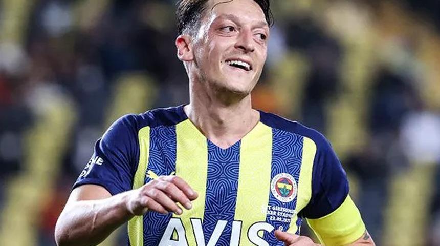 Son dakika: Mesut Özil hakkında olay sözler! ''Artık ölü bir 10 numara''