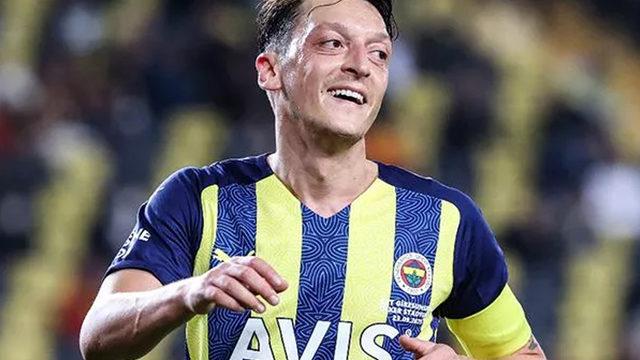 Son dakika: Mesut Özil hakkında olay sözler! ''Artık ölü bir 10 numara''
