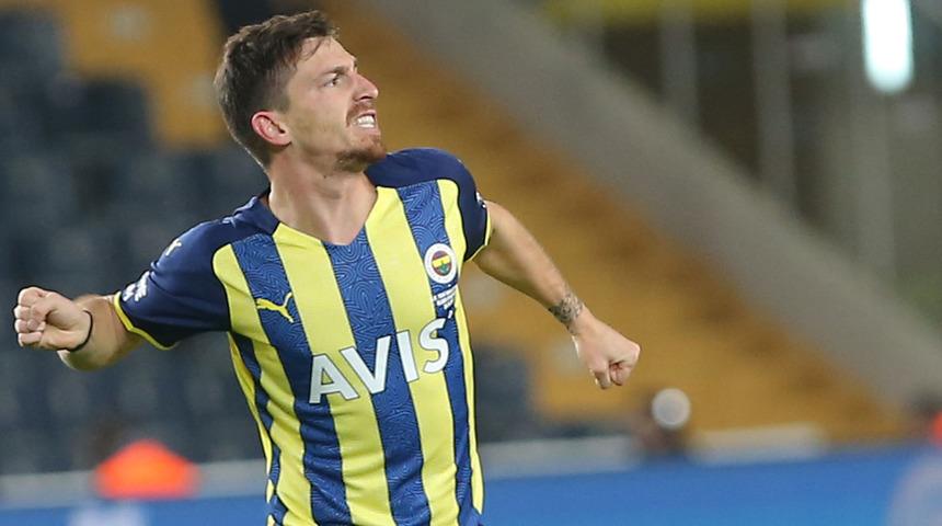 Son dakika: Fenerbah&ccedil;e'de trib&uuml;nlerden oyunculara tepki! Mert Hakan, İrfan Can Kahveci ve Serdar Dursun...