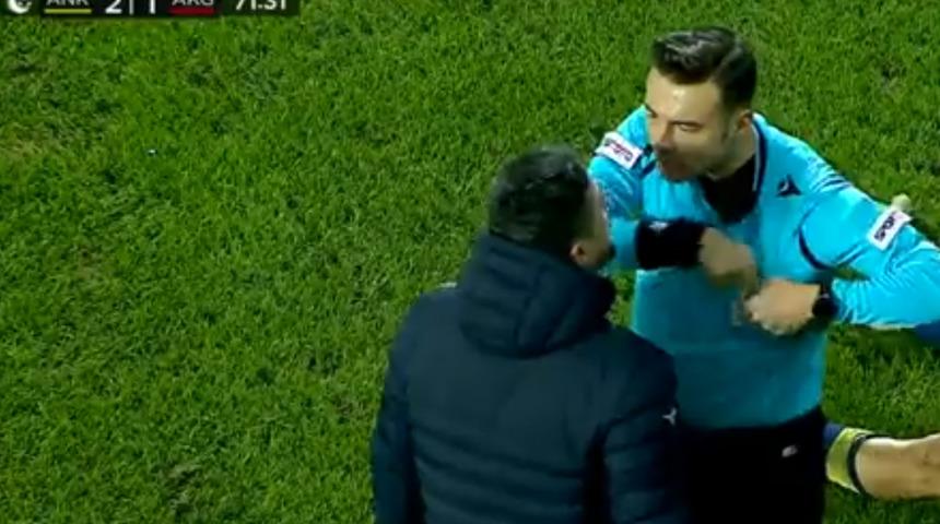 MKE Ankaragücü - Ankara Keçiörengücü karşılaşmasında maçın hakemi sağlık görevlisine sarı kart gösterdi!