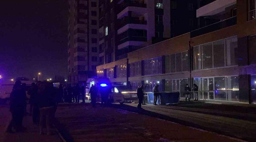Korkun&ccedil; olay! 13'&uuml;nc&uuml; kattan d&uuml;şen gen&ccedil; kız hayatını kaybetti