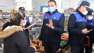 Son dakika haberi: Sosyal medya market market gezen o zabıtayı konuşuyor! 'Ya bu fiyatlar düşecek ya da siz buradan ekmek yiyemeyeceksiniz'