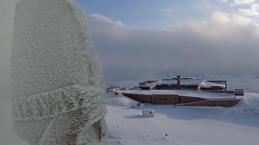 Yukarı çıkılmasına izin verilmiyor! Nemrut Dağı buz tuttu