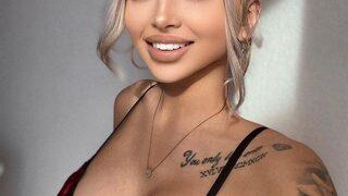 Sosyal medya fenomeni Céline Centino, yılbaşı hediyesi olarak kalça kaldırma ameliyatı satın aldı