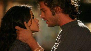 Kıvanç Tatlıtuğ'un ünlü manken ile verdiği yarı çıplak poz yeniden gündem oldu!