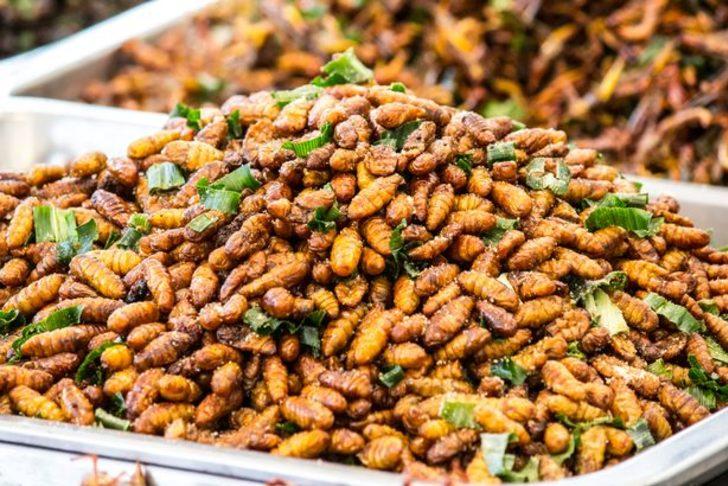 Ölü insanları beslemekten kütükleri sopalarla dövmeye kadar tüm dünyanın takip ettiği birbirinden ilginç yılbaşı gelenekleri şaşırttı G3