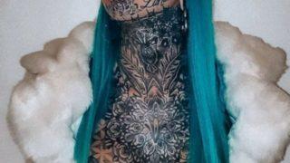 Dövme modeli Amber Luke, son prosedürünü sosyal medyadan paylaştı! Hayranlarından “Artık yeter” yorumu yağdı  