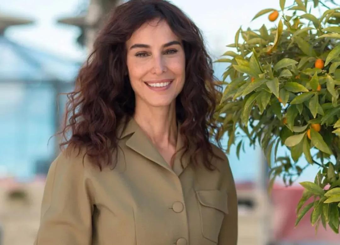 Arzum Onan'ın g&uuml;zelliği aileden! Bir de annesini g&ouml;r&uuml;n 