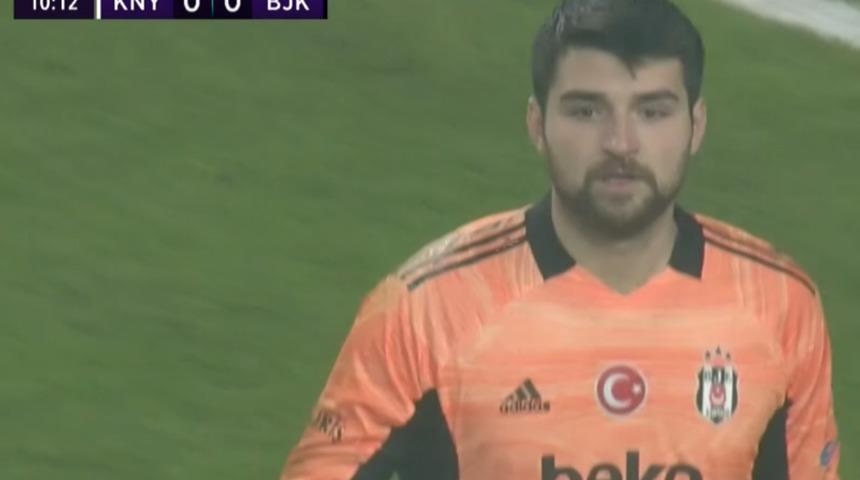 Konyaspor-Beşiktaş maçında ilginç olay! Futbolcular zorlandı...