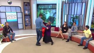 Fulya Öztürk'ün programında boşanma kavgası! Eşinden kaçıp başka kişiden çocuk yapan kadın olay çıkardı