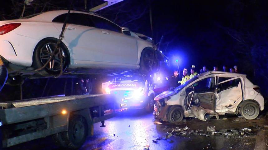 Sarıyer'de feci kaza! İki otomobil çarpıştı: 1'i ağır, 3 yaralı