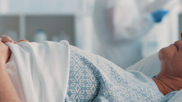 Tek bir parmağını bile hareket ettirmeden düşünce gücüyle sosyal medya paylaşımı yaptı