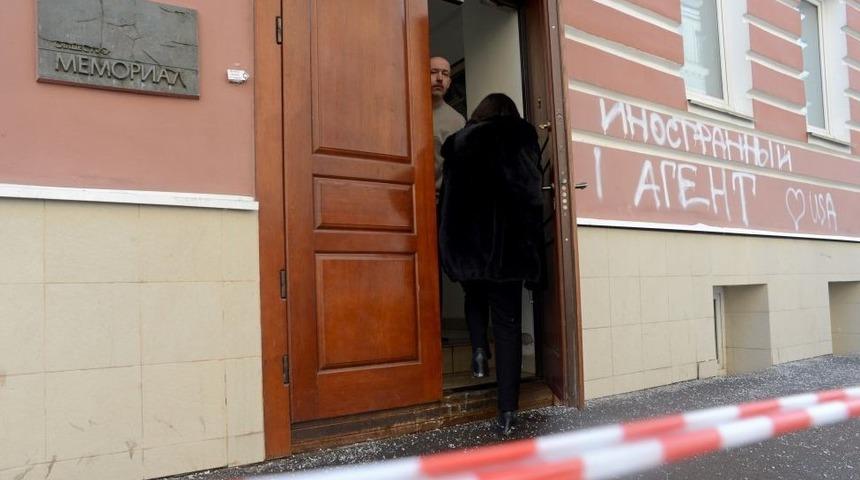 Rusya'nın en eski ve &ouml;nde gelen insan hakları kuruluşlarından Memorial'ın faaliyetleri yasaklandı