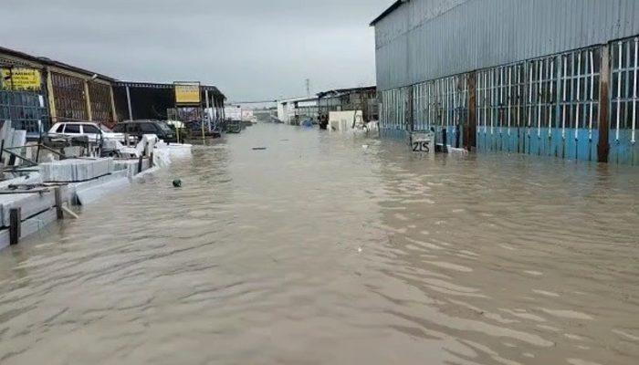 Son Dakika: Edirne'de şiddetli sağanak yağış: Onlarca iş yeri su altında kaldı! Meteoroloji'den uyarı geldi