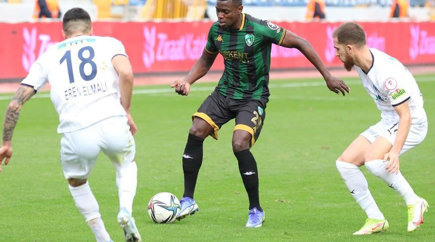 Kasımpaşa-Kocaelispor maçına Michael Pereira'nın kırmızı kartı damga vurdu!