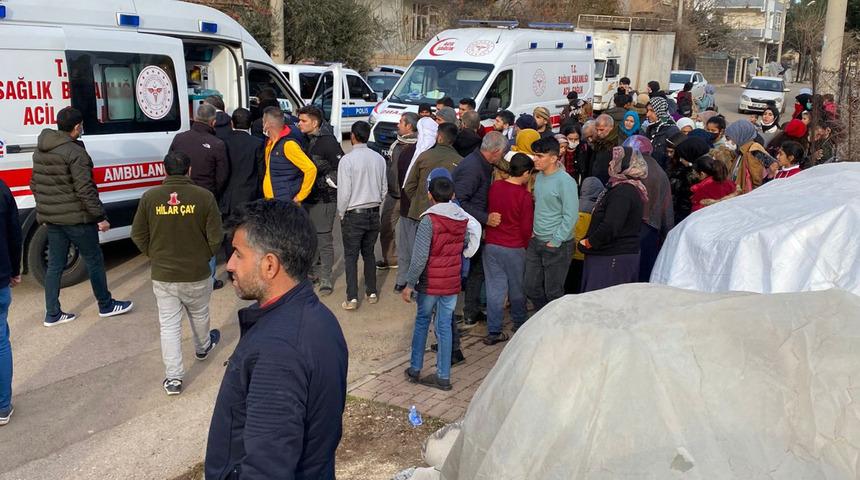 Sürücü kayıplara karıştı! Kontrolden çıkan araç öğrencilerin arasına daldı