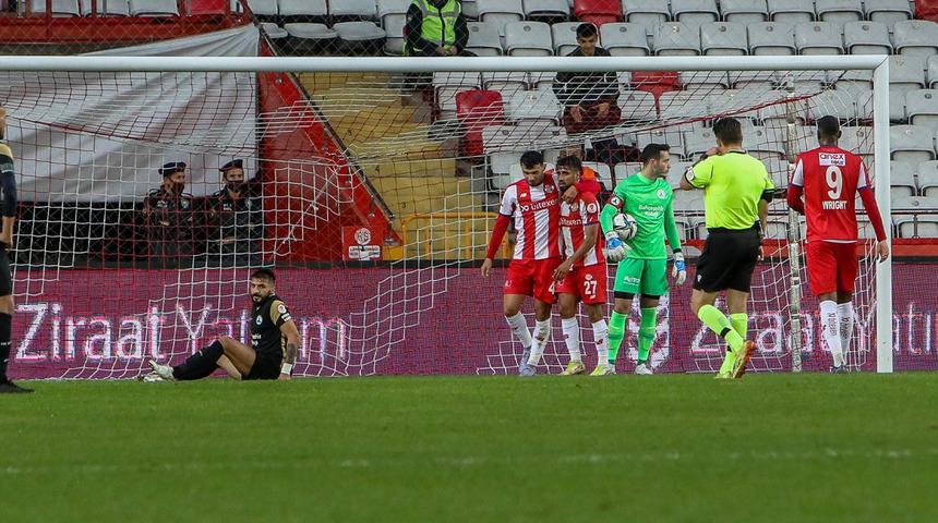 Antalyaspor, Naldo'nun golüyle Giresunspor'u kupadan eledi!