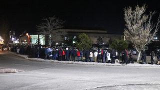 Görüntüler Sivas'tan! Dondurucu soğuğa aldırış etmeden saatlerce kuyrukta beklediler