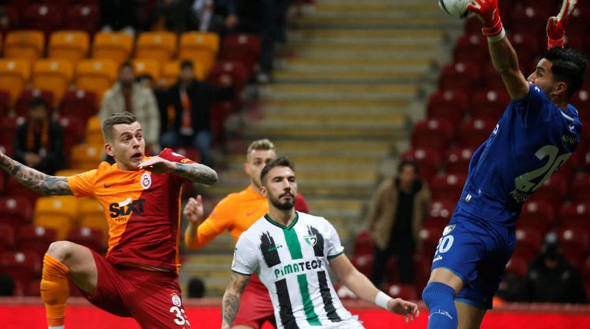 Son dakika: Galatasaray-Denizlispor maçında tartışmalı pozisyon! Ofsayt var mı?
