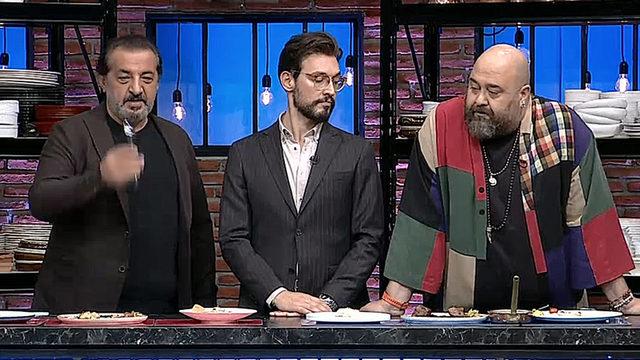 MasterChef Türkiye Mehmet Yalçınkaya, Tahsin'in yemeğine kaşık attı! MasterChef'te 'kaşık atmak' ne anlama geliyor?