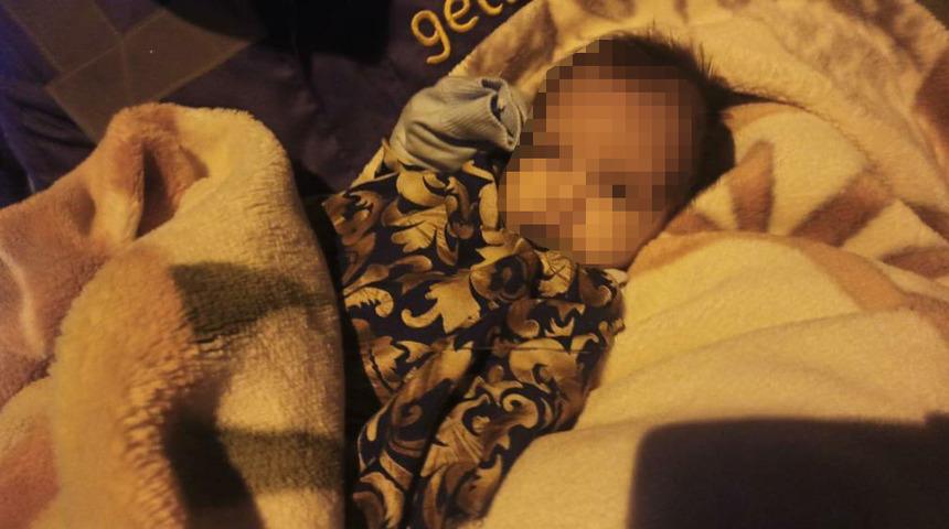 Vicdansızlığın böylesi: 3 haftalık bebek sokağa terk edildi! Çantadan gelen sesleri duyunca...