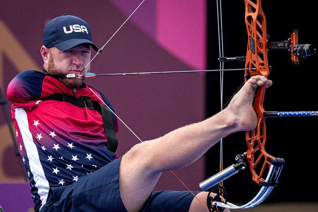 ABD'li paralimpik okçu Matt Stutzman, Ağustos ayında Tokyo 2020 Paralimpik Oyunları'nda yarışırken.
