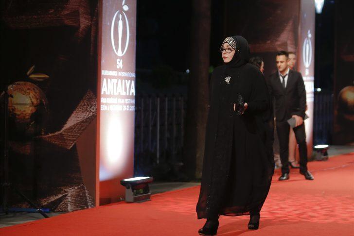  54. Uluslararası Antalya Film Festivali'ne ünlüler akın etti G1