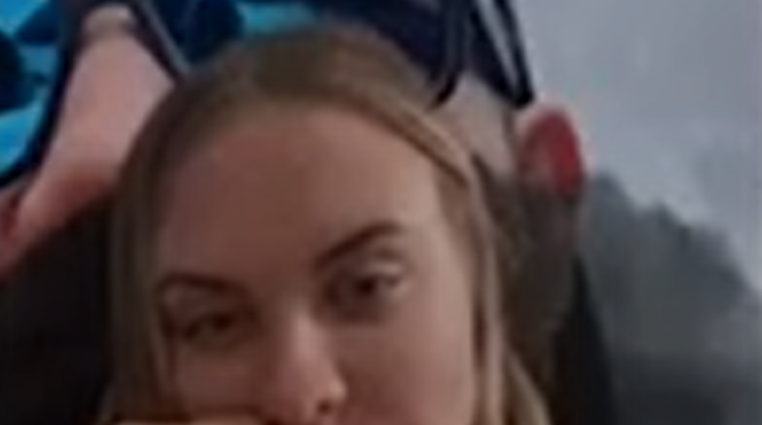 Sevgilisine tatilden fotoğraf yollayınca ihaneti ortaya çıktı! Gözlük camındaki detay ele verdi