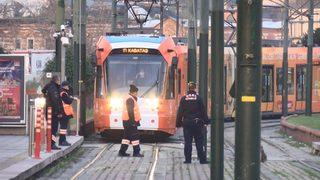 Son Dakika: Fatih'te hareketli anlar! Tramvayın altında sıkıştı