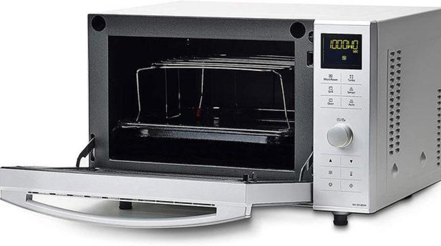 Mikrodalga fırınlar sandığınız kadar masum değil: Bunları asla mikrodalgaya atmayın