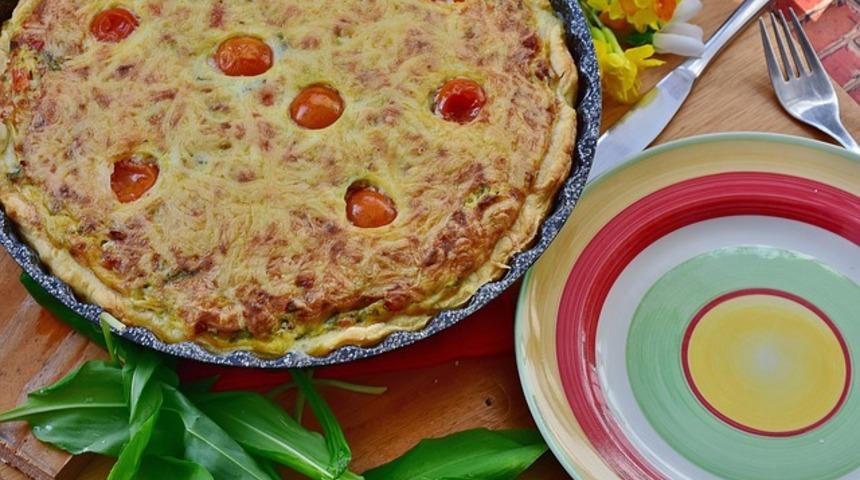 Kahvaltı sofralarına farklı tarifler arayanlara! Mis gibi fırında yumurta içerisinde patates tarifi