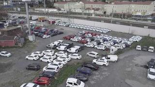 İstanbul’da dikkat çeken görüntü! Bir otopark dolusu sıfır otomobil…
