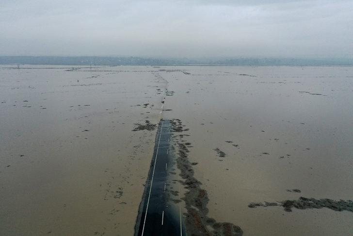 Marmara'nın tahıl ambarı can çekişiyor! Sular altında kaldı, ekipler askeri araç ve kepçelerle müdahale etti G1