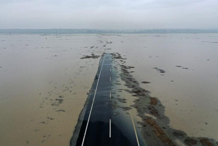 Marmara'nın tahıl ambarı can çekişiyor! Sular altında kaldı, ekipler askeri araç ve kepçelerle müdahale etti G3