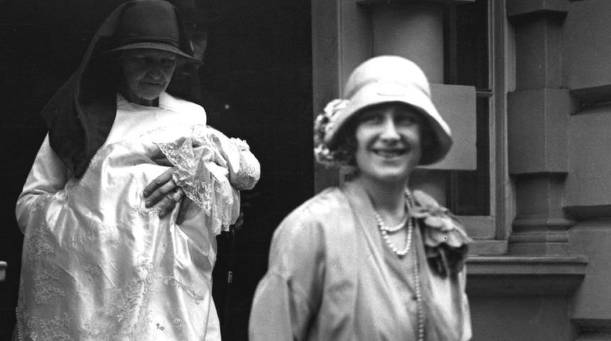 İngiltere Krali&ccedil;esi 2. Elizabeth'in doğduğu, 1937'de yıkılan evin gizemi