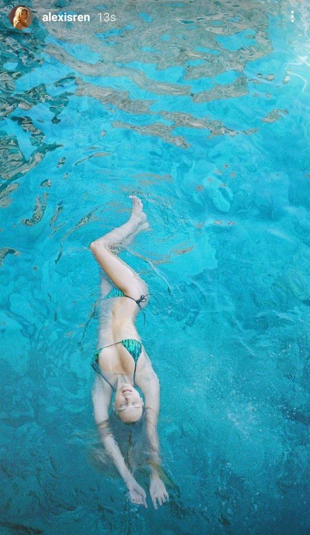 Dünyaca ünlü model Alexis Ren bikinili pozlarıyla beğeni topladı!