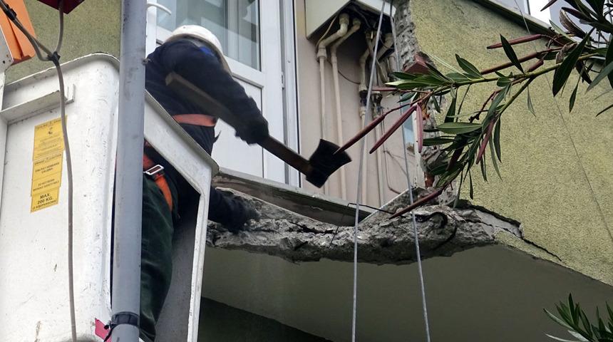 14 ayda 7'nci oldu! Avcılar'da balkon çöktü, bina mühürlendi, ev sahibi yaralı