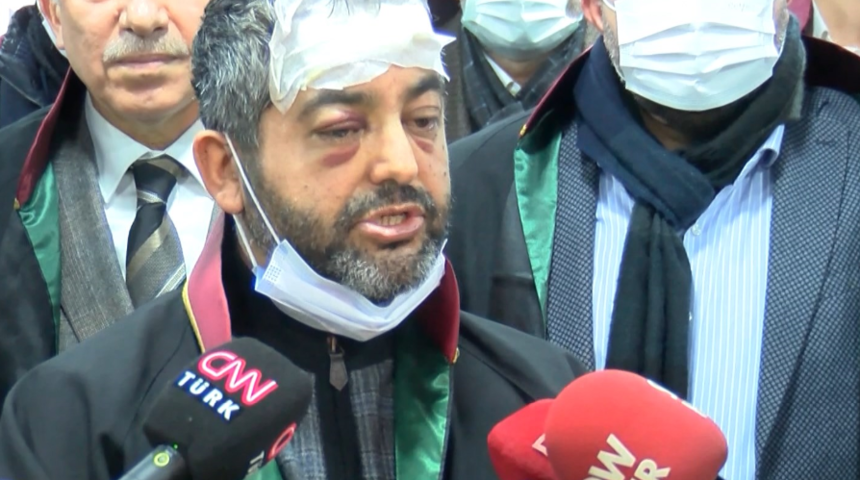 K&uuml;&ccedil;&uuml;k&ccedil;ekmece'de kiracı, avukata beyzbol sopasıyla saldırdı! ''Kafamda 32 dikiş var''