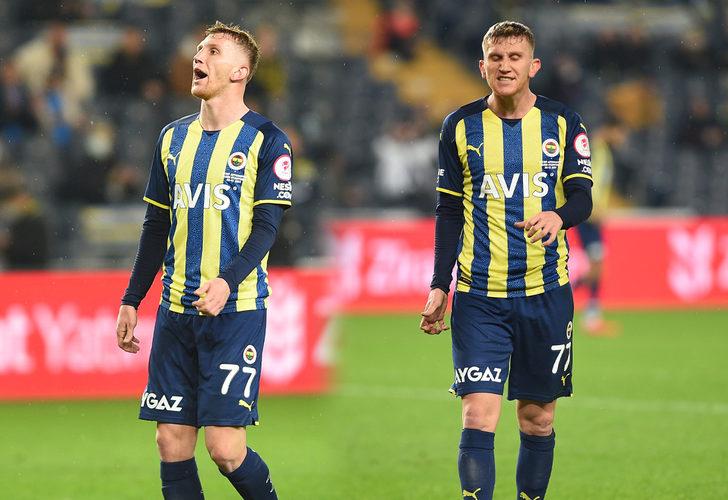 Fenerbahçe'de Burak Kapacak beklentileri karşılayamadı! Tribünlerden tepki...